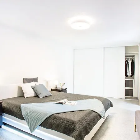 Apartment The Royal Goat Near Castle And Presidential Palace *