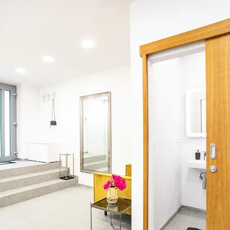 The Royal Goat Near Castle And Presidential Palace アパート